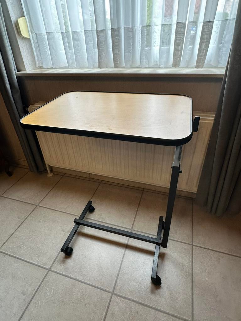 Table reglable, Enlèvement, Comme neuf