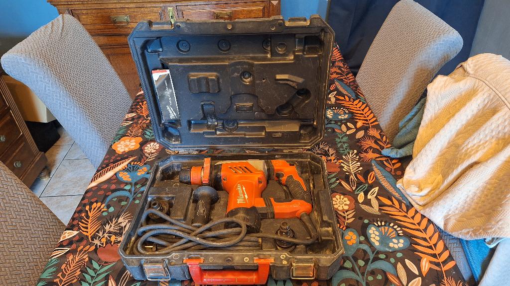 marteau perforateur Milwaukee PLH 28 XE, 600 watts ou plus, Mécanisme de percussion, Enlèvement, Utilisé
