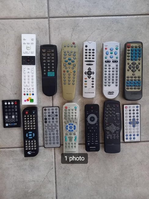 a vendre un lot de 13 télécommandes TV vidéo et DVD, Audio, Tv en Foto, Afstandsbedieningen, Ophalen of Verzenden, Gebruikt, Origineel