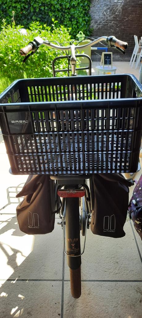 Zwarte Fietskrat * Basil * L / 40 l., Fietsen en Brommers, Fietsaccessoires | Fietsmanden, Ophalen, Gebruikt, Fietskrat, Basil