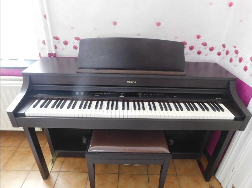 Roland - digitale piano + bank + lamp + bladmuziek - muziek, Ophalen, Gebruikt, Bruin, Digitaal