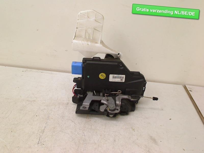 PORTIERSLOT LINKS ACHTER Touran (1T1 / T2) (5K4839015K), Gebruikt, De Bloemendaal 21 21
5221 EB  'S HERTOGENBOSCH, NL, Achter