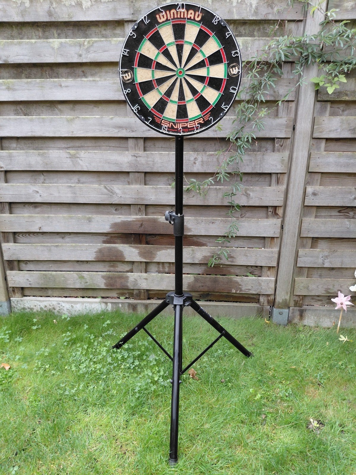 Darts travelstand en bord Winmau Sniper, Sport en Fitness, Darts, Ophalen, Gebruikt, Dartbord
