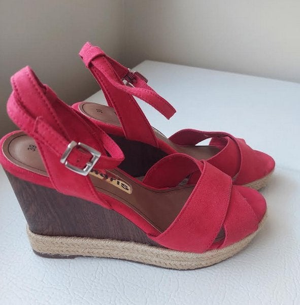 sandalen - sleehak - rood - Tamaris- maat 39, Zo goed als nieuw, Schoenen met hoge hakken, Rood, Ophalen