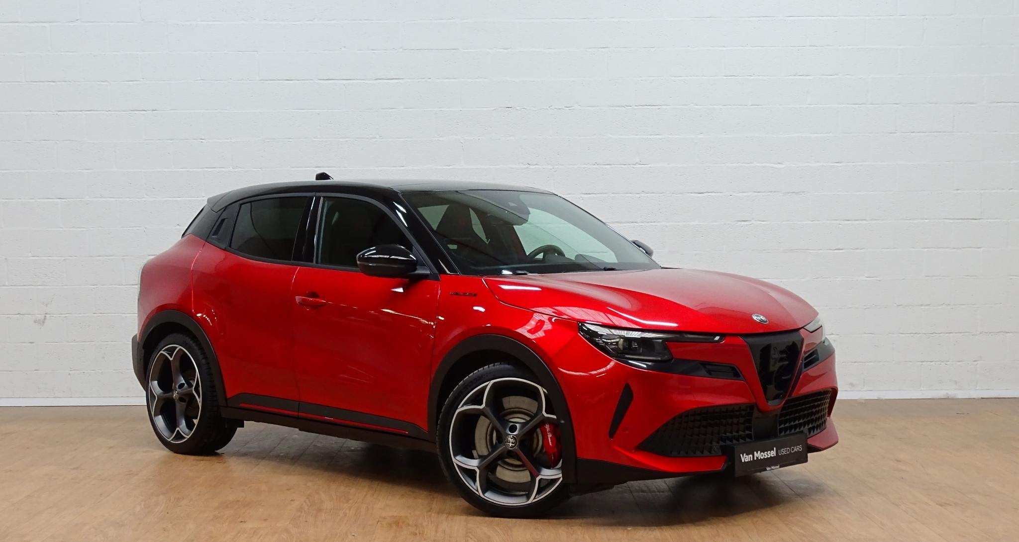 Alfa Romeo Junior BEV 280 - 54 kWh Elettrica 280 Veloce VERW, Autos, Rouge, Achat, Entreprise, Noir