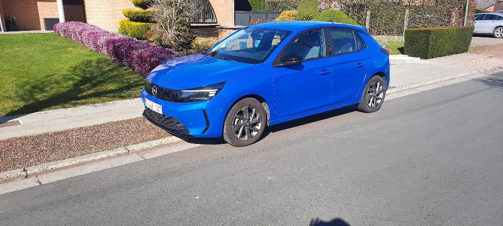 Voiture très récente à vendre, Achat, Boîte manuelle, Entretenue par le concessionnaire, 5 portes