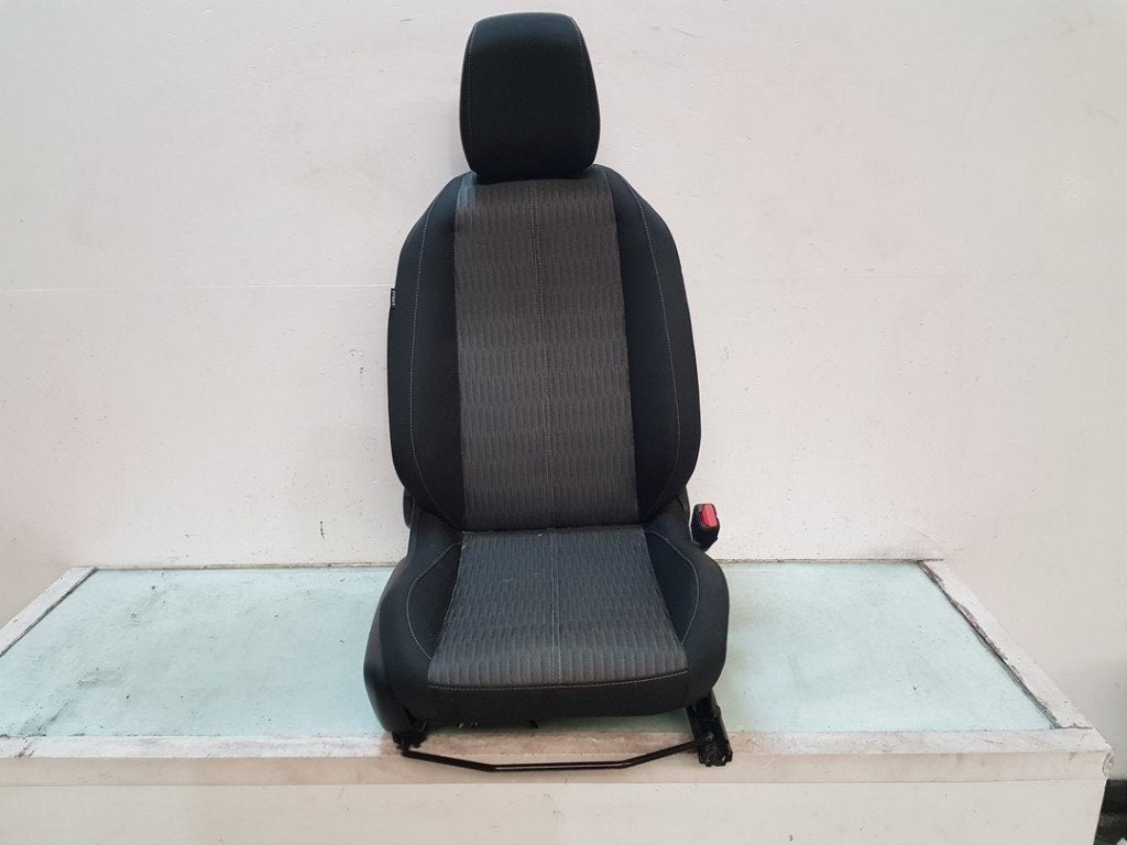SIEGE AVANT DROIT ( PASSAGER ) Opel Corsa F (UB / UH / UP), Utilisé, Opel