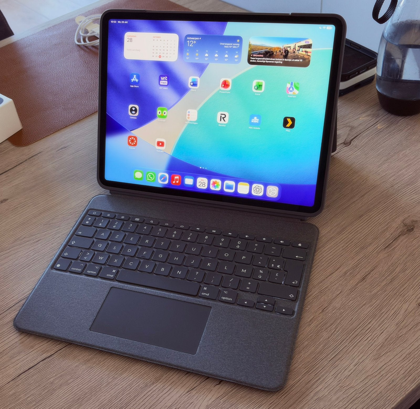 iPad Pro 12,9" M1 256GB + Logitech Combo Touch + Smart Folio, 12 inch, Ophalen of Verzenden, Zo goed als nieuw, Apple iPad Pro