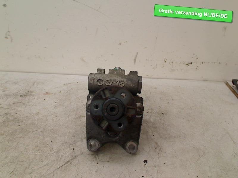 POMPE DE DIRECTION BMW 1 serie (E87 / 87N) (LH2113605), Utilisé, BMW, Petuelring 130
80809  München, DE, Bayerische Motoren Werke AG