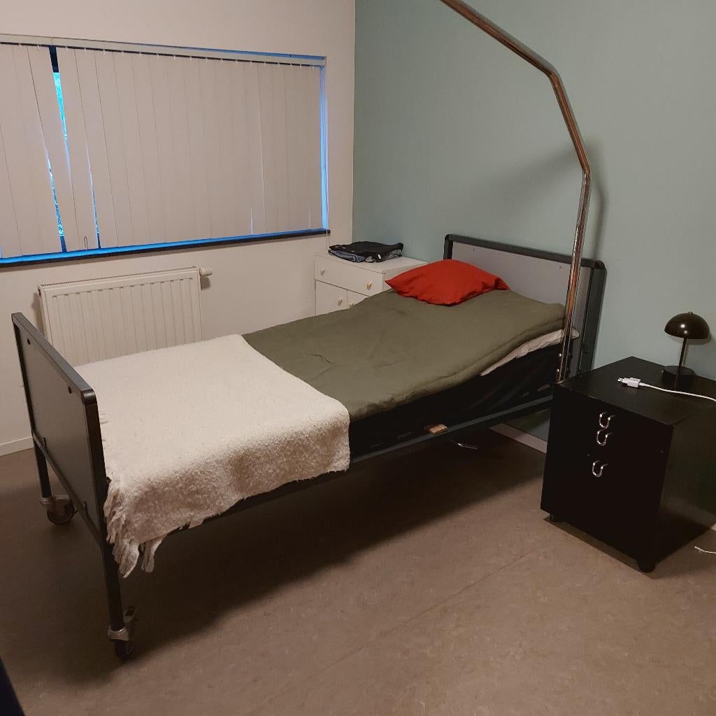 Ziekenhuisbed - zorgbed - merk Vermeire, Ophalen, Gebruikt