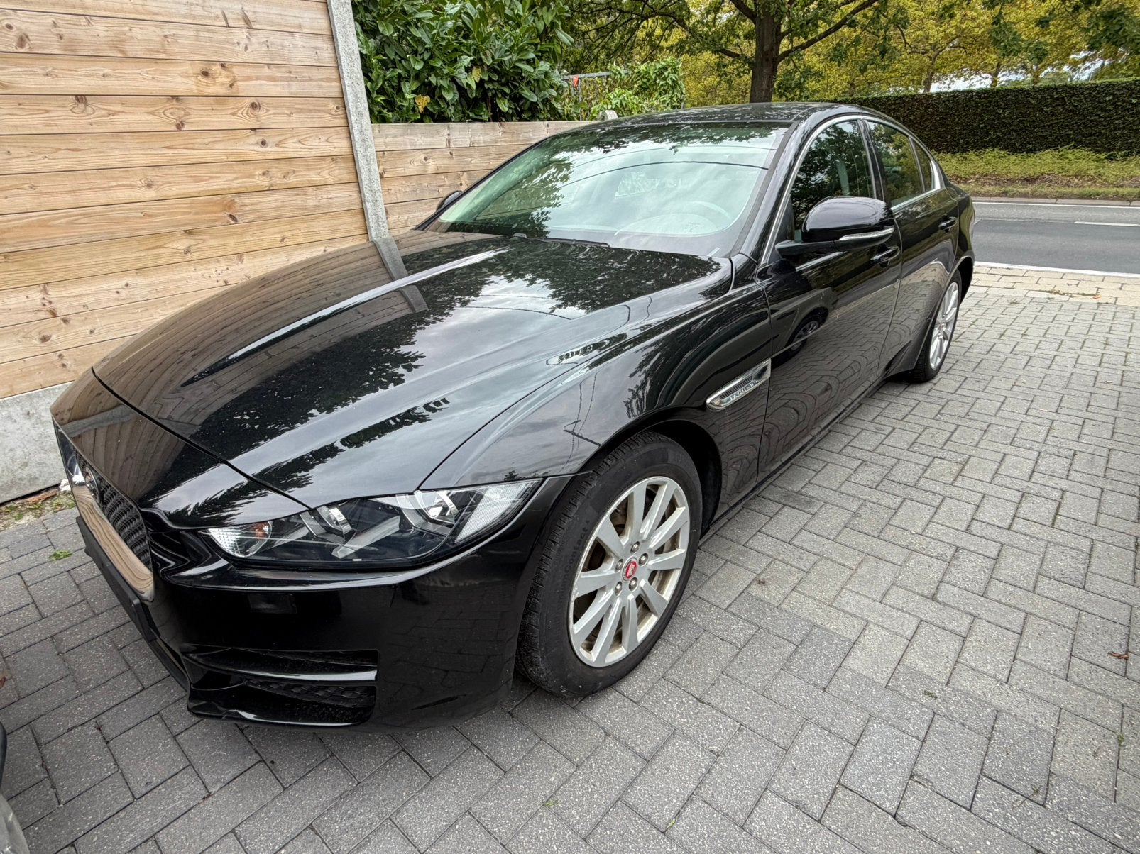 Jaguar XE 2018 2.0 Automatic engine make noise, Auto's, Jaguar, Automaat, Euro 6, Zwart, Leder