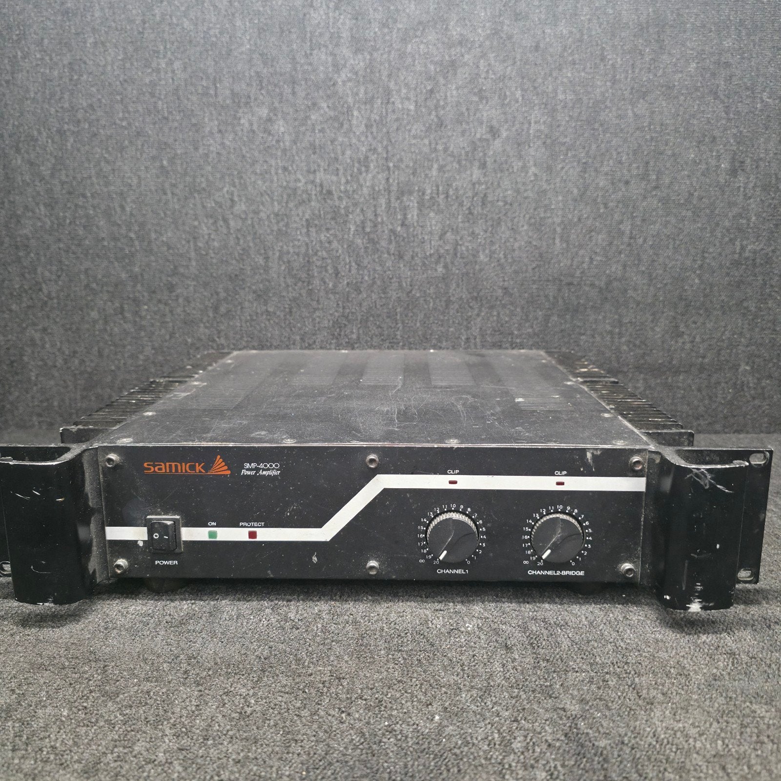 Amplificateur SAMICK SMP-4000 2 x 200 watts, Enlèvement ou Envoi