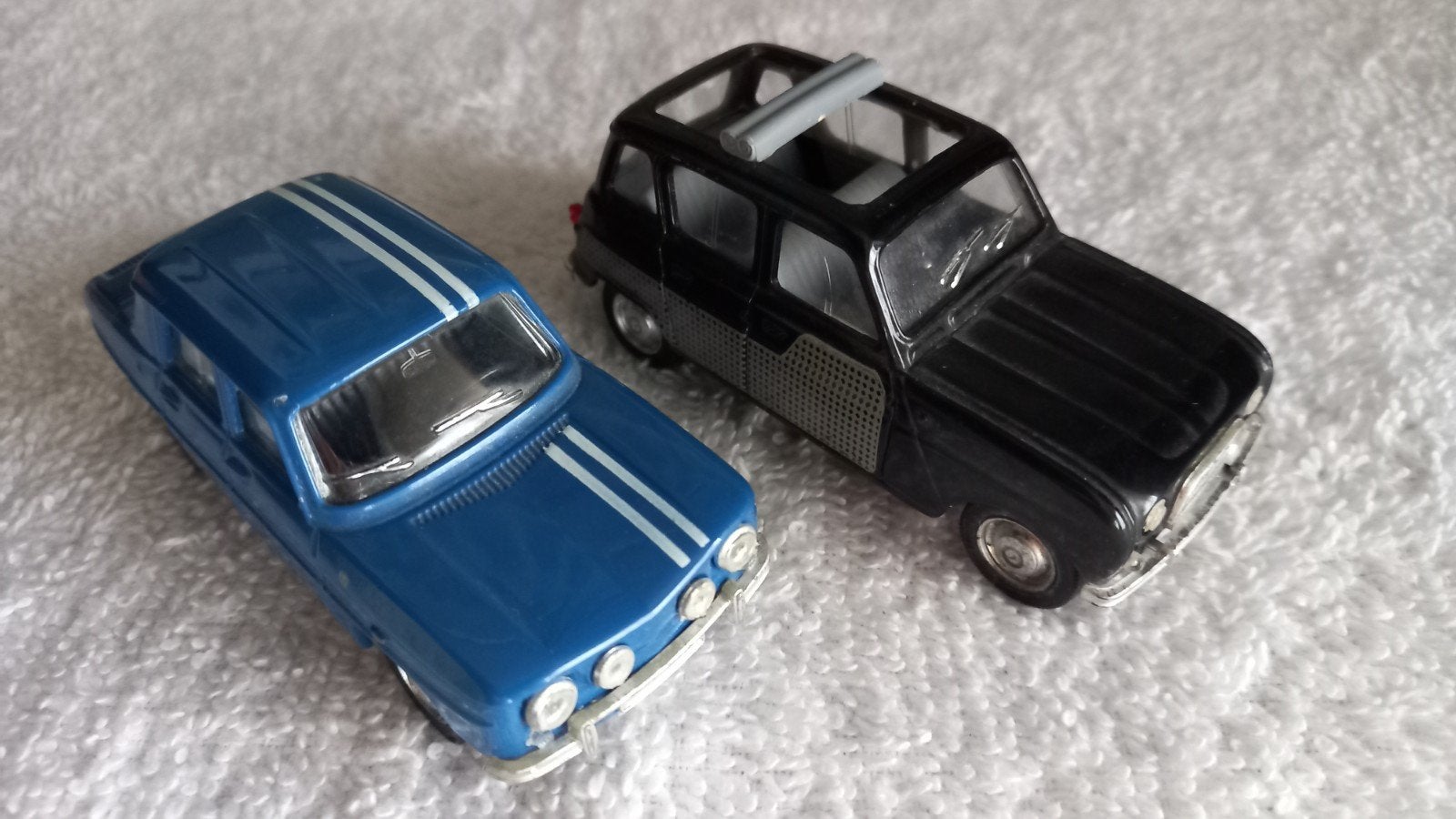 2x Solido, Hobby en Vrije tijd, Modelauto's | 1:43, Ophalen of Verzenden, Solido