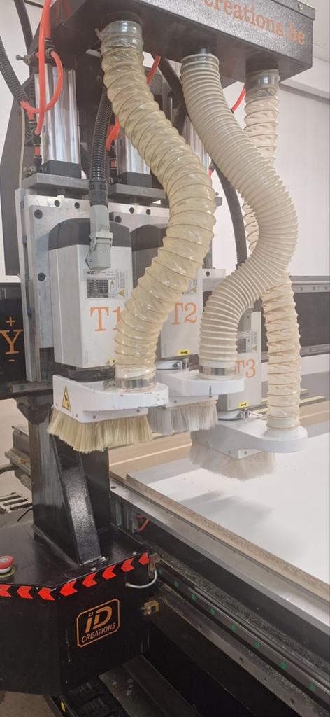 CNC Fraiseuse grand format, Articles professionnels, Machines & Construction | Travail du bois, Enlèvement