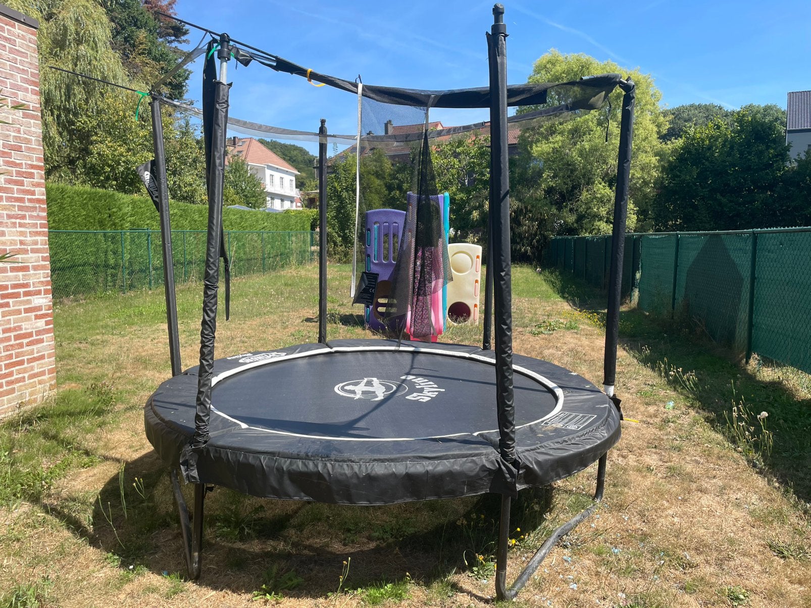 À DONNER GRATUITEMENT – Grand trampoline, Enlèvement, Utilisé