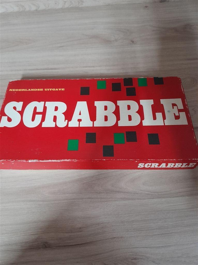 scrabble rode doos houten letters - s4381, Hobby en Vrije tijd, Gezelschapsspellen | Bordspellen, Zo goed als nieuw, Verzenden