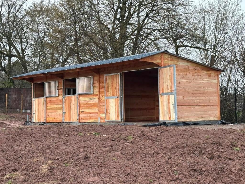 Douglas Dubbele Paardenstal (4x3)(4x3) + berging (4x4), Dieren en Toebehoren, Stalling en Weidegang, 2 of 3 paarden of pony's