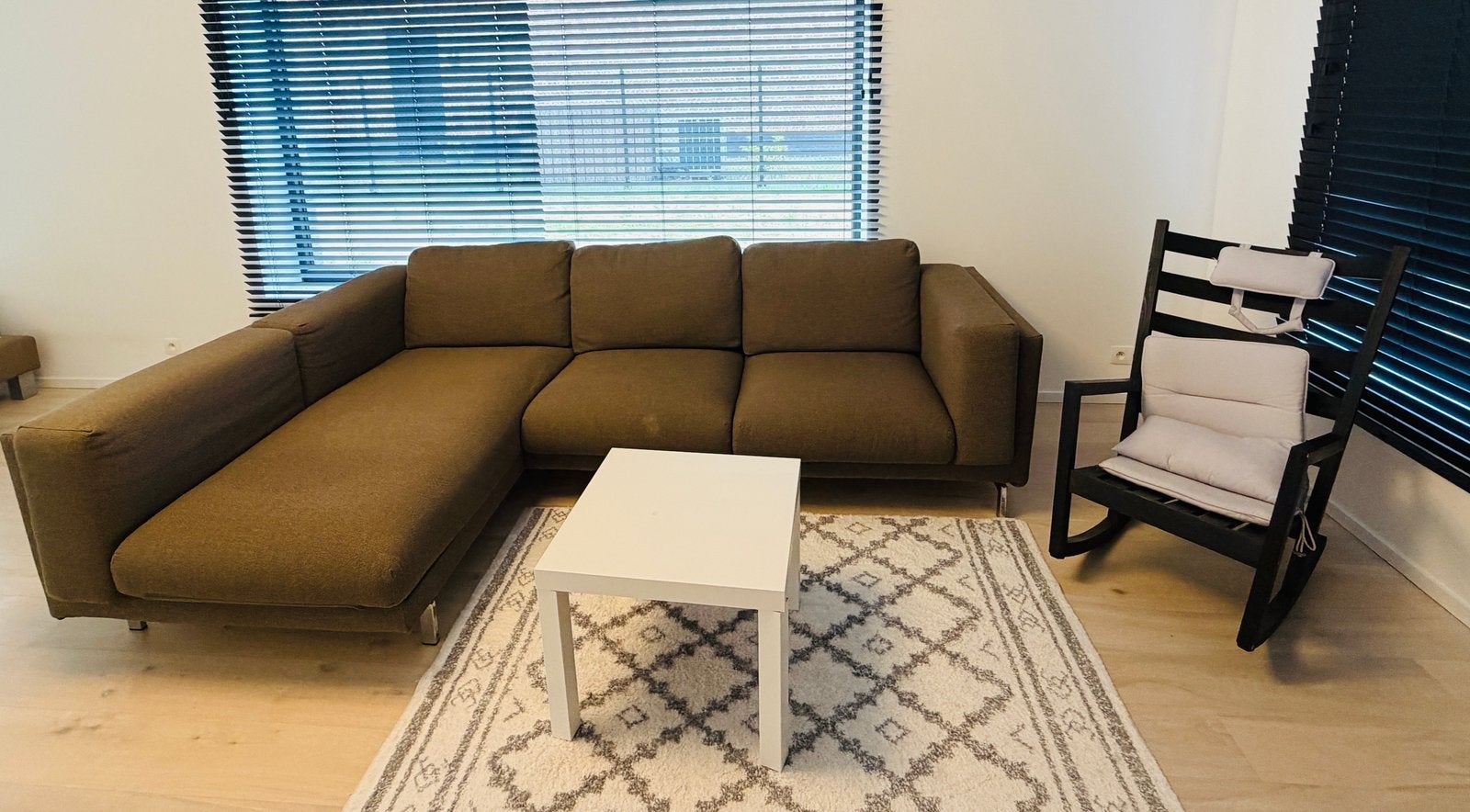 Moderne IKEA Nockeby hoekbank + Schommelstoel, Maison & Meubles, Canapés | Coins salons complets, Comme neuf, Enlèvement