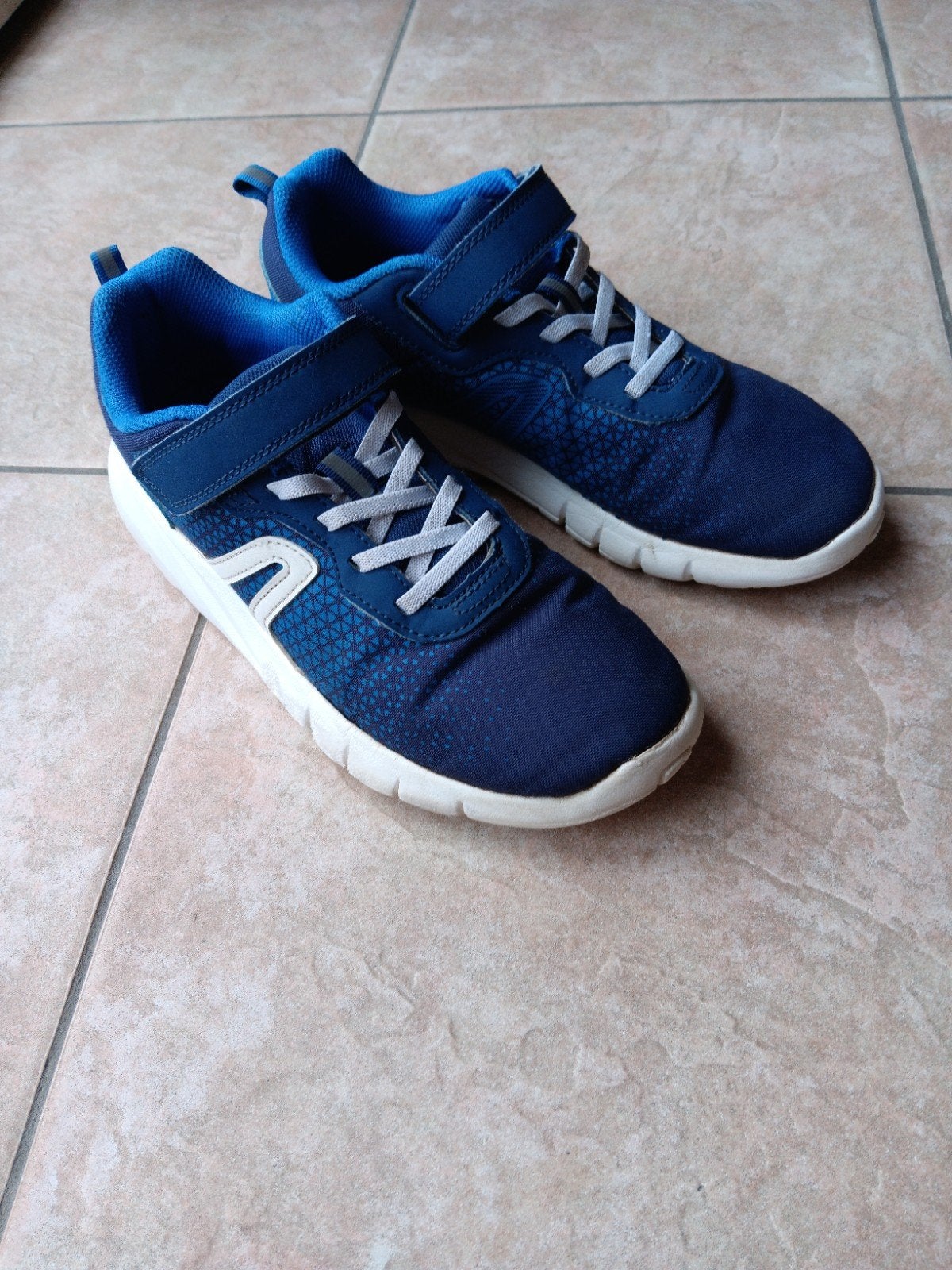 Sportschoenen maat 38, Kinderen en Baby's, Gebruikt, Sportschoenen, Ophalen of Verzenden, Jongen