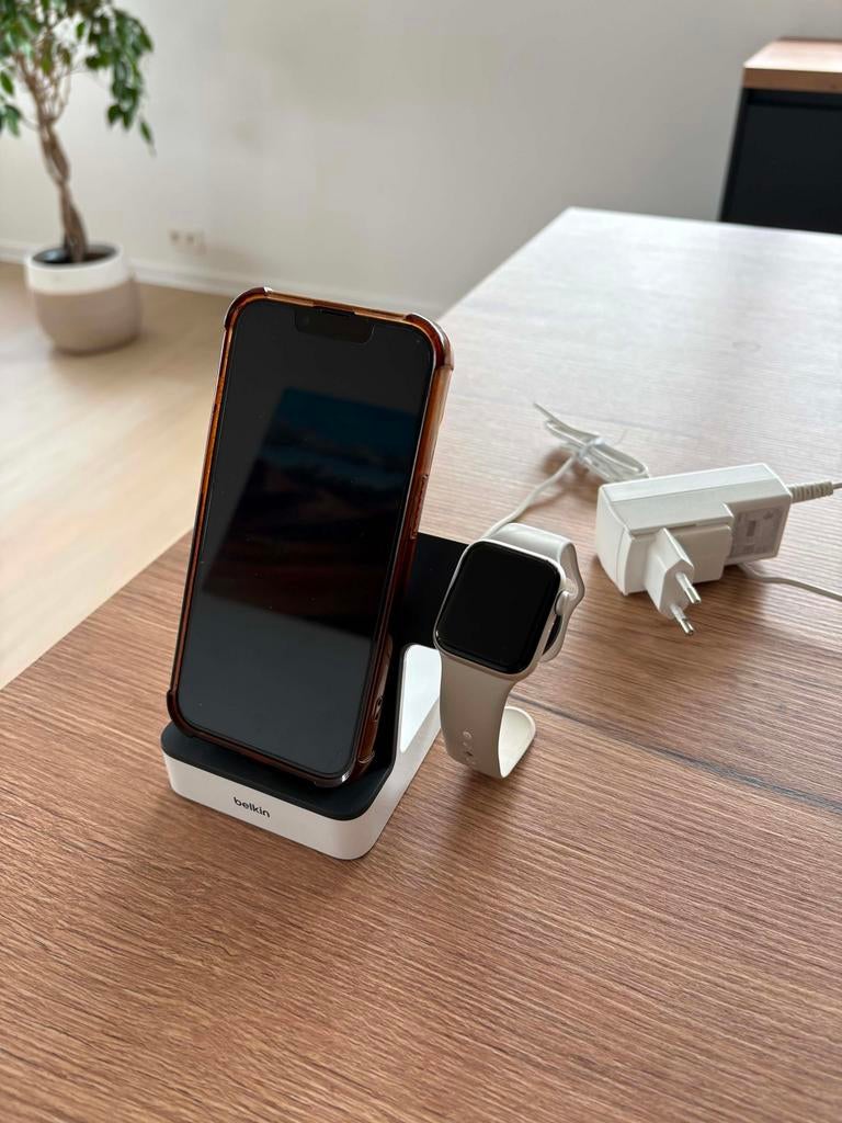 2 in 1 oplader Belkin iphone & apple watch, Ophalen, Zo goed als nieuw