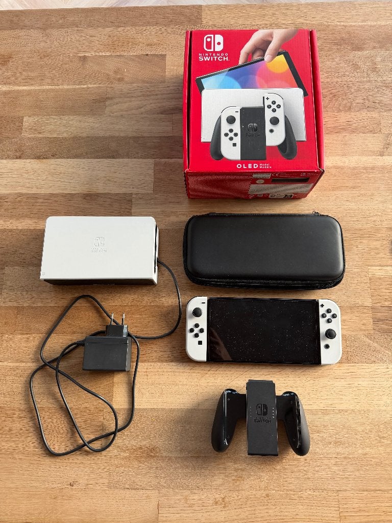 Nintendo switch OLED + 6 spellen, Enlèvement, Comme neuf, Switch OLED, Avec jeux