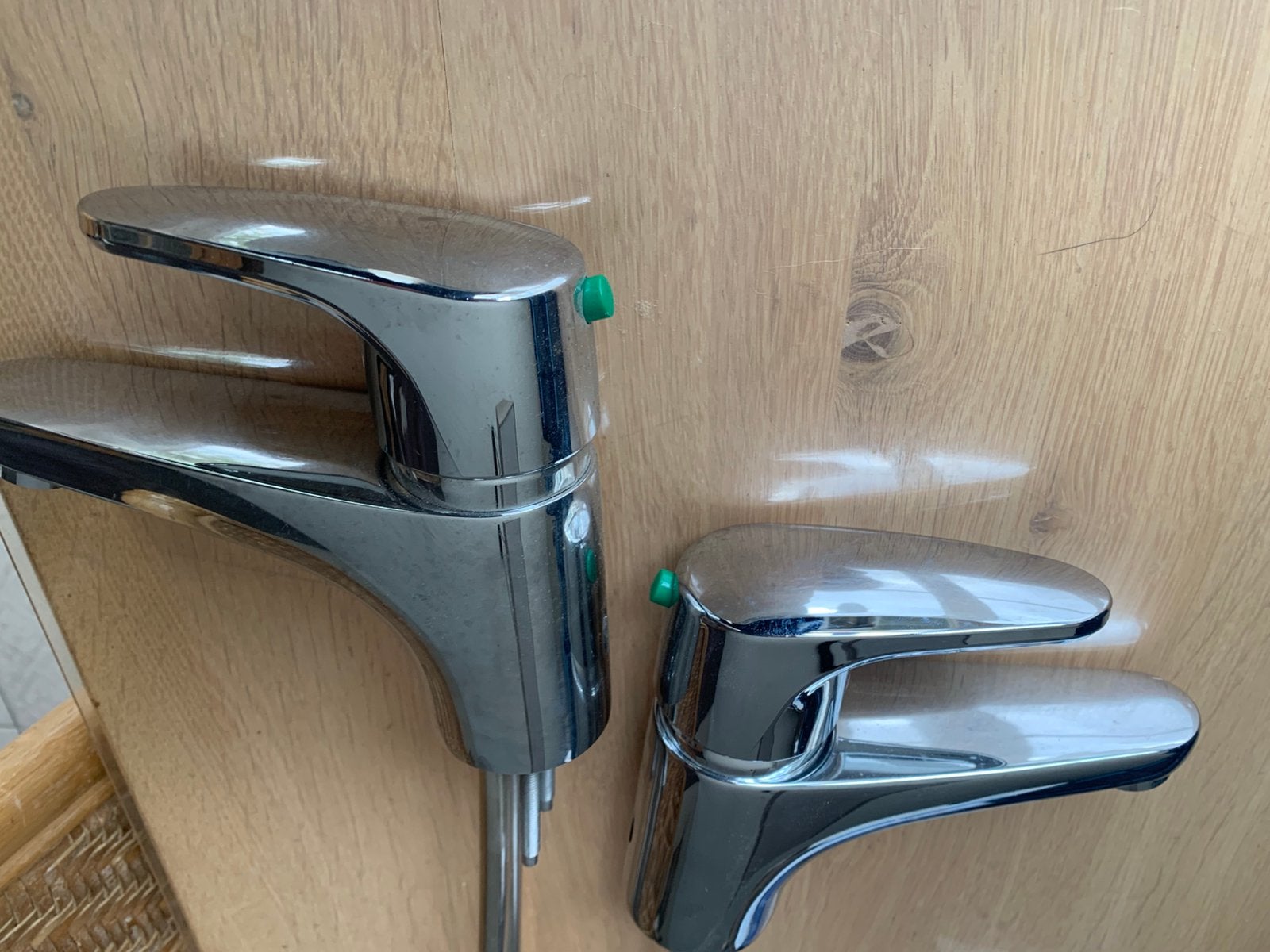 2 kranen lavabo, Ophalen