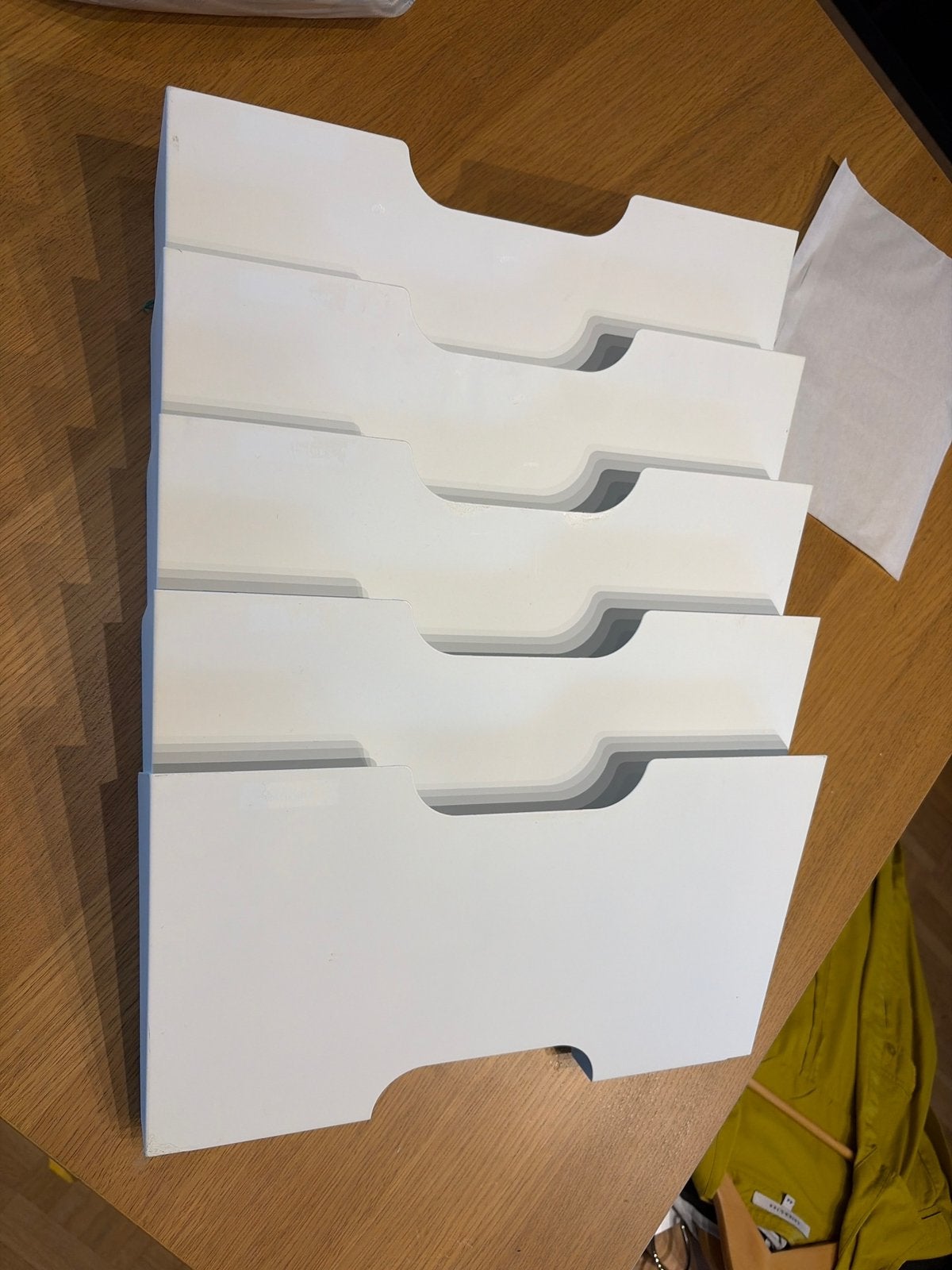 IKEA KVISSLE Tijdschriftenhouder / Krantenrek wand, Wandmontage, Ophalen, Zo goed als nieuw, Metaal