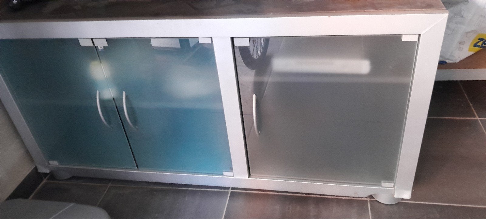 Tv meubel, Ophalen