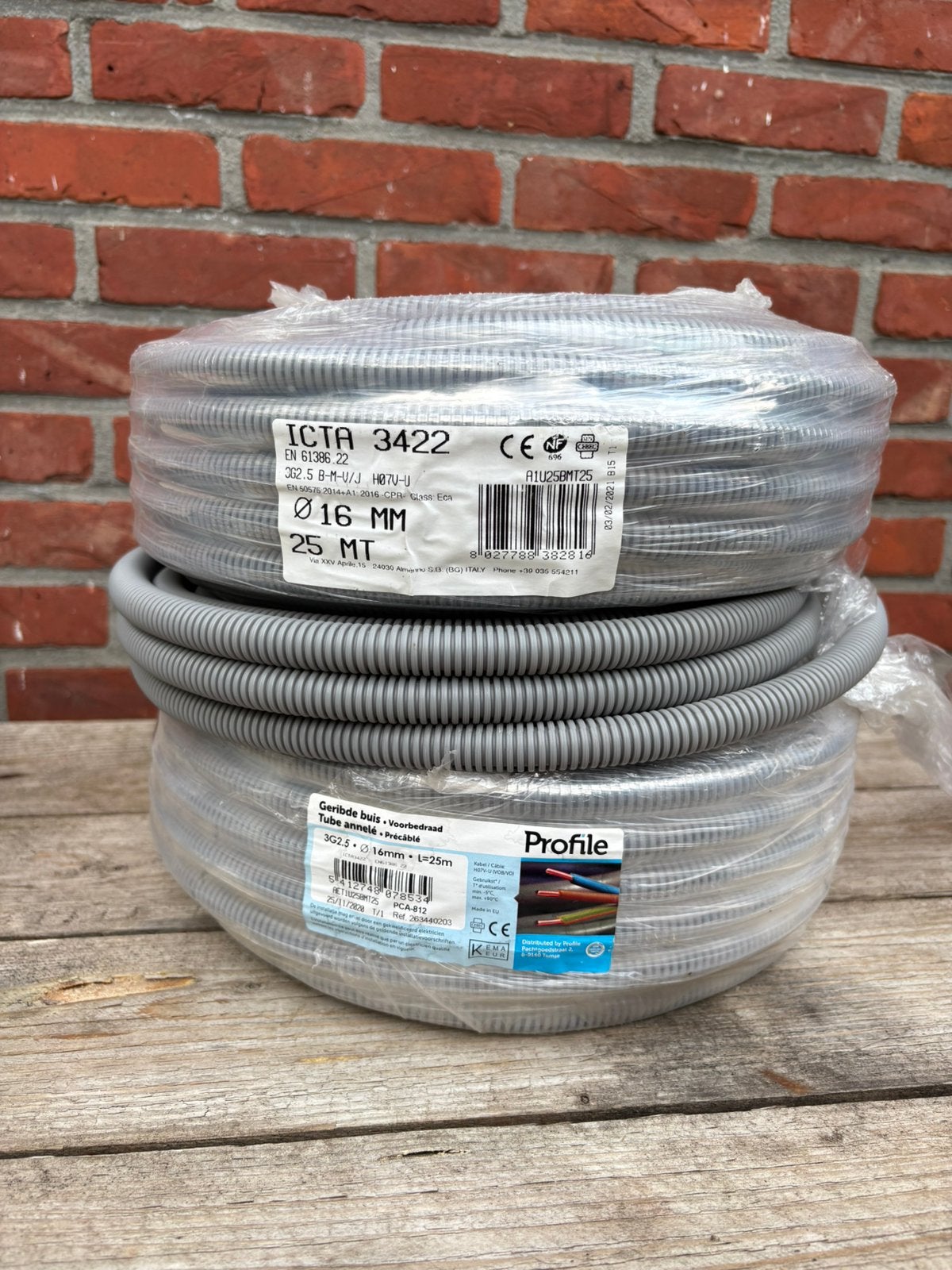 Geribde buis voorbedraard 3g2,5, Doe-het-zelf en Bouw, Buizen en Afvoer, Ophalen, Nieuw