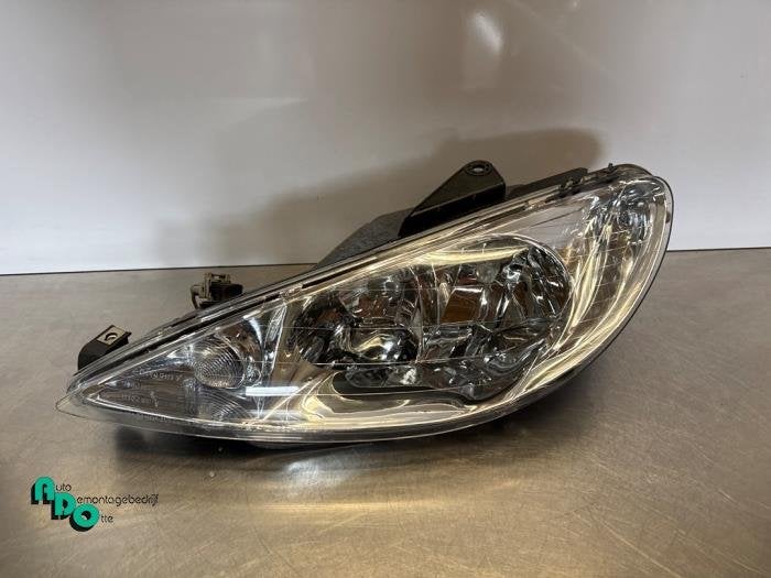 Koplamp links van een Peugeot 206 (206 98-), Gebruikt, -, -, Ophalen of Verzenden