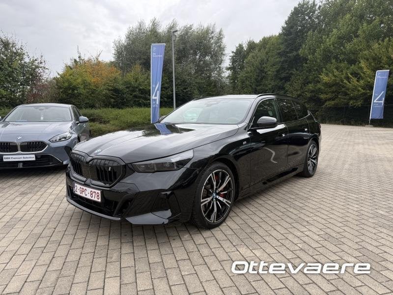 BMW i5 Touring, Auto's, BMW, Automaat, Zwart, 340 pk, I5