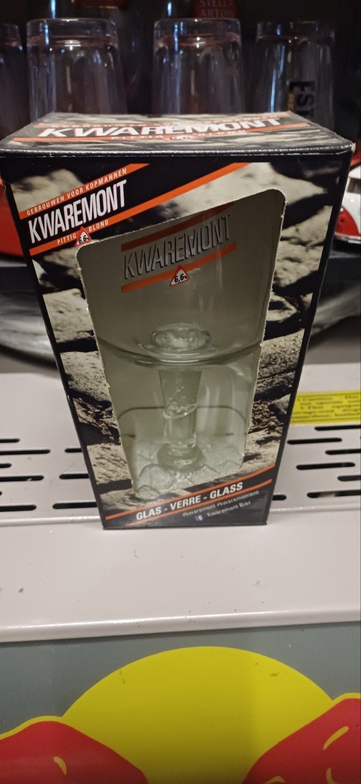 kwaremont glas met kaseitjes onderaan de voet, Collections, Enlèvement ou Envoi, Neuf, Verre à bière