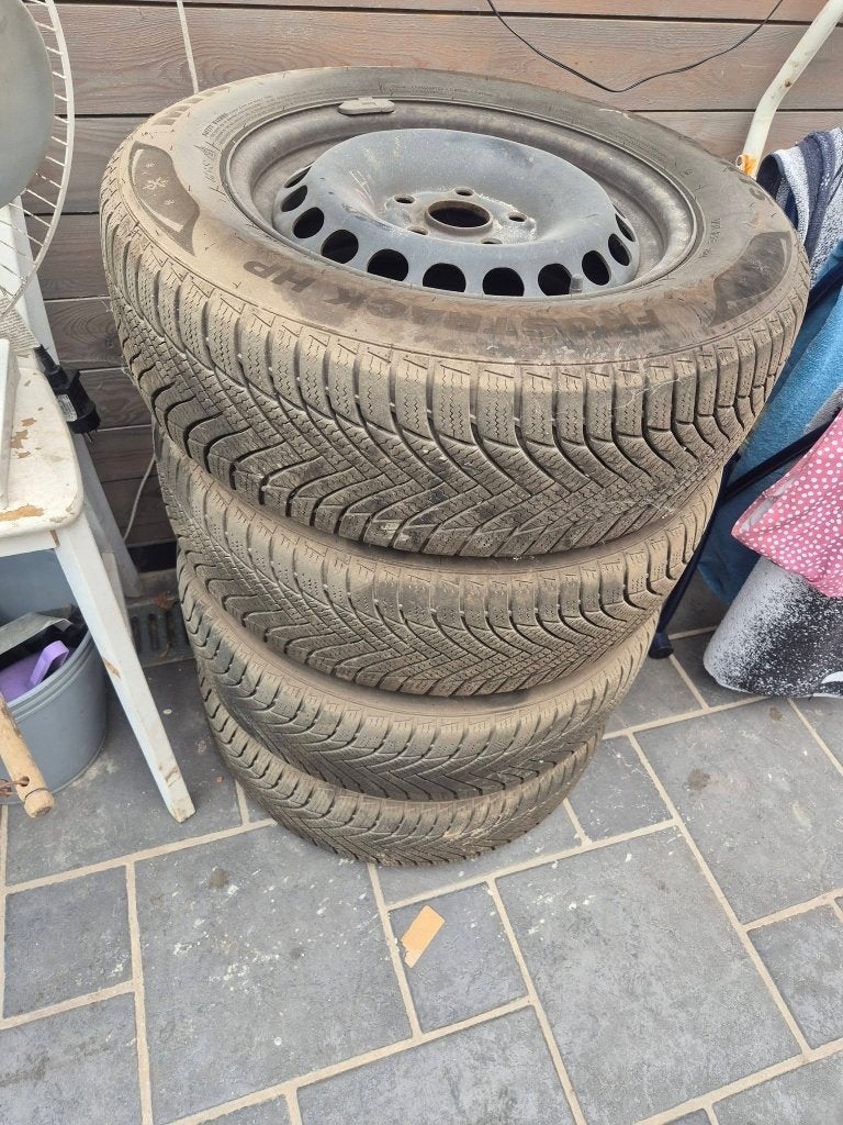 Pneus hiver montés sur jantes Skoda Octavia, Auto-onderdelen, Banden en Velgen, Ophalen, Gebruikt, 15 inch, All Season