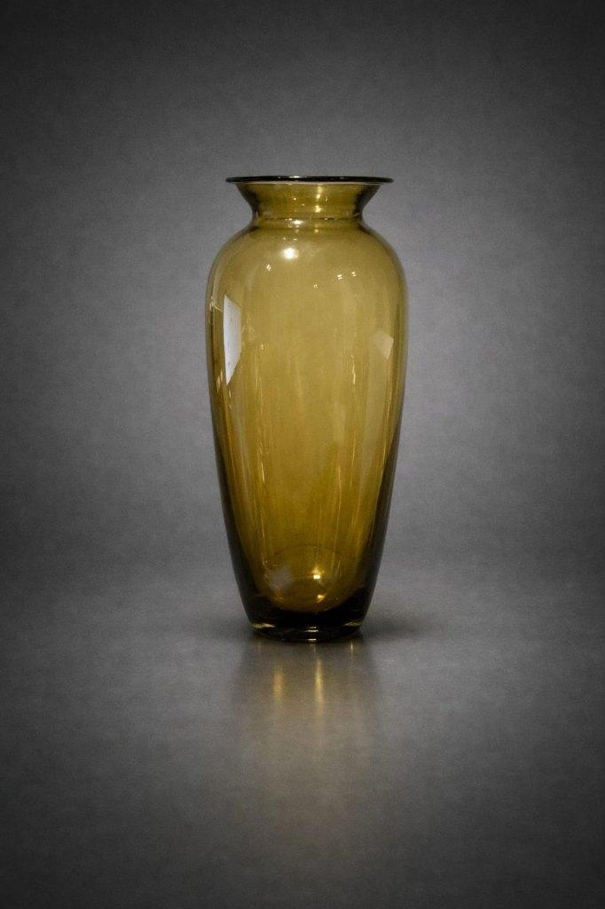 Vase en verre ambré soufflé à la bouche, Enlèvement