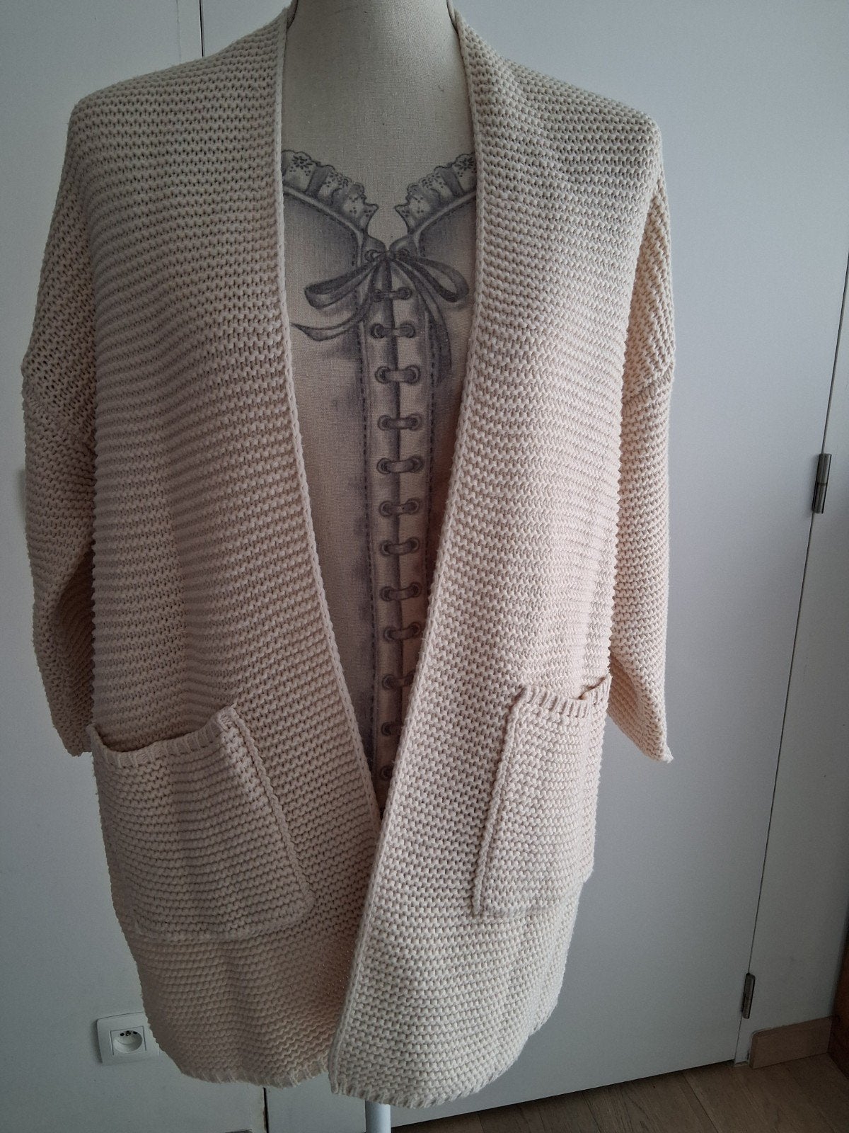 gilet - gebreide trui- beige - overgooier - maat S, Kleding | Dames, ANDERE, Beige, Ophalen of Verzenden, Maat 36 (S)