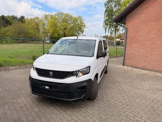 Peugeot partner 3 zit, Auto's, Bestelwagens en Lichte vracht, Bluetooth, 75 kW, Euro 6, Wit