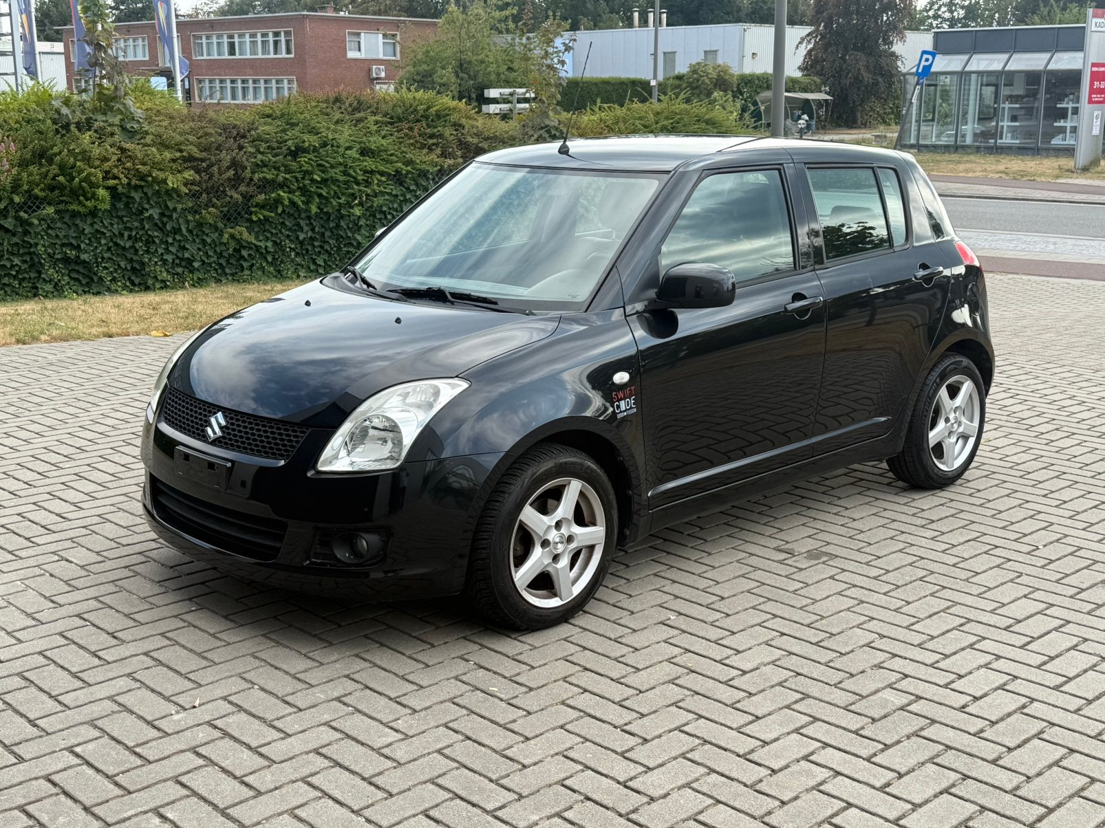 SUZUKI SWIFT, CUIR, CLIMATISATION, 110 000 KM, HOMOLOGUÉ, Cuir, Achat, 4 portes, Entreprise