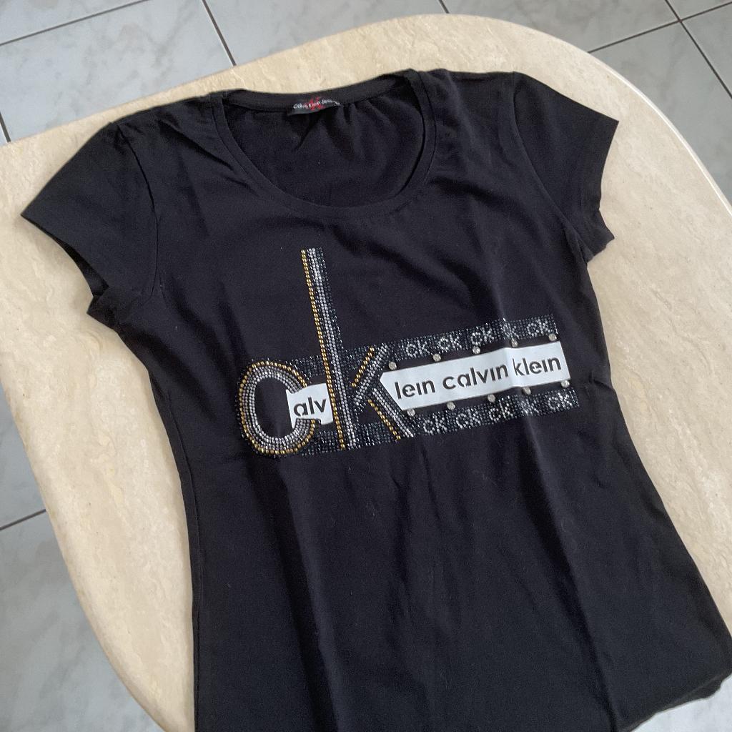 T-shirt Calvin  dame. taille  MPEU PORTÉ 10€ impeccable, Calvin Klein, Comme neuf, Enlèvement, Taille 48/50 (M)