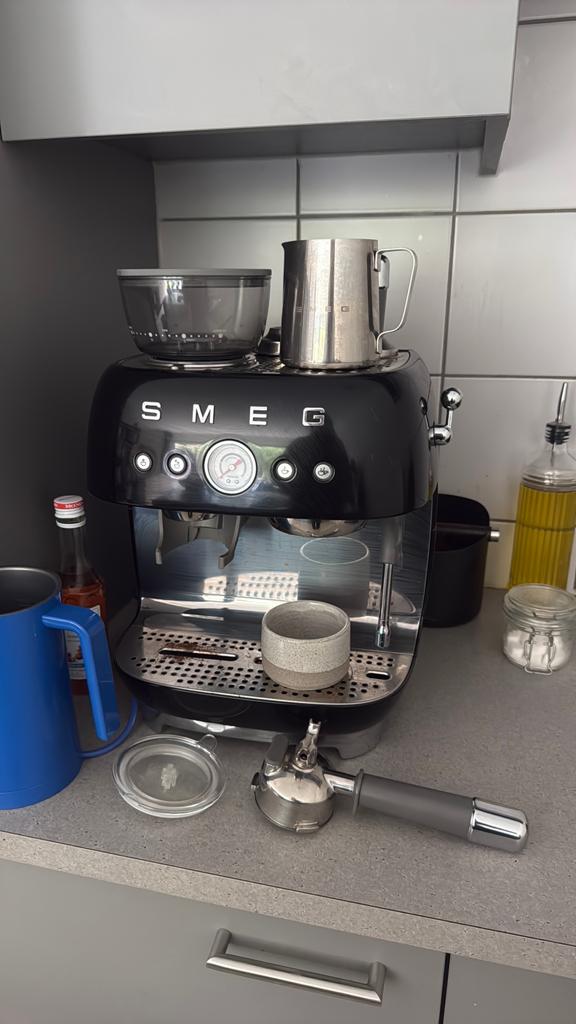 SMEG koffiezetmachine, Elektronische apparatuur, Koffiezetapparaten, Ophalen, Zo goed als nieuw, Koffiemachine