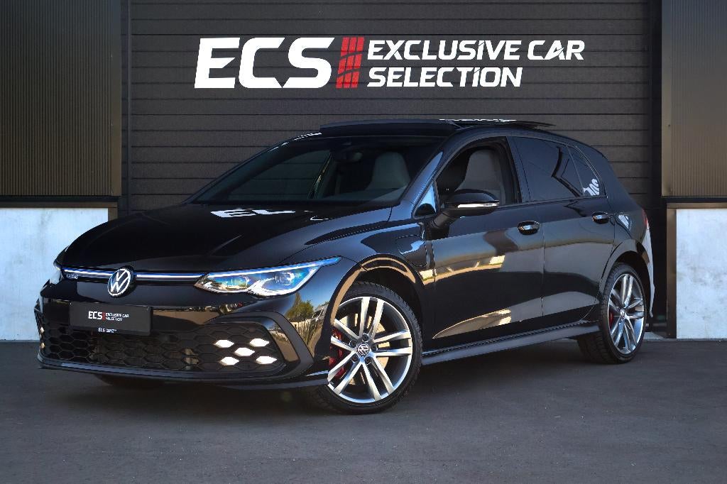 Volkswagen Golf VIII GTE | Pano | Leder | IQ Lights | Memory, 4 cilinders, Parkeerassistent, Zwart, Leder
