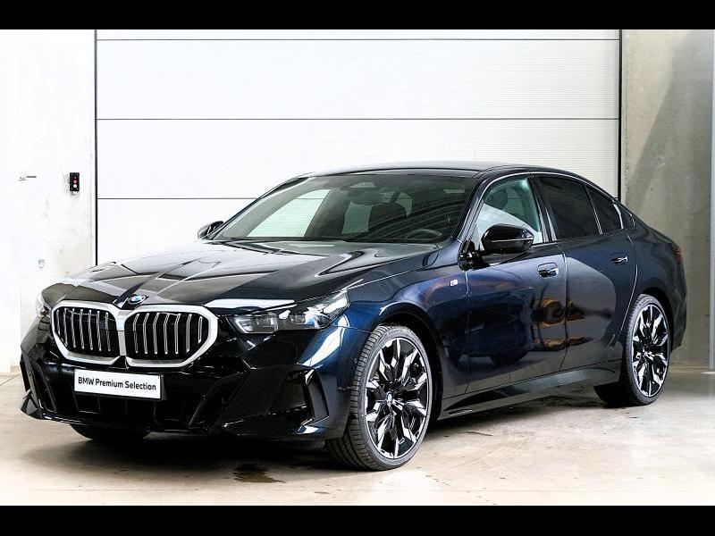 BMW Serie 5 520 M SPORT - ACC - HAAK - HARMAN-KARDON, Automaat, 1998 cc, USB, Zwart