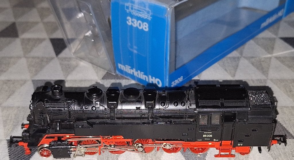 Märklin HO 3308 tenderlocomotief BR 85 van de DR, Locomotief, Ophalen of Verzenden, Zo goed als nieuw, Analoog