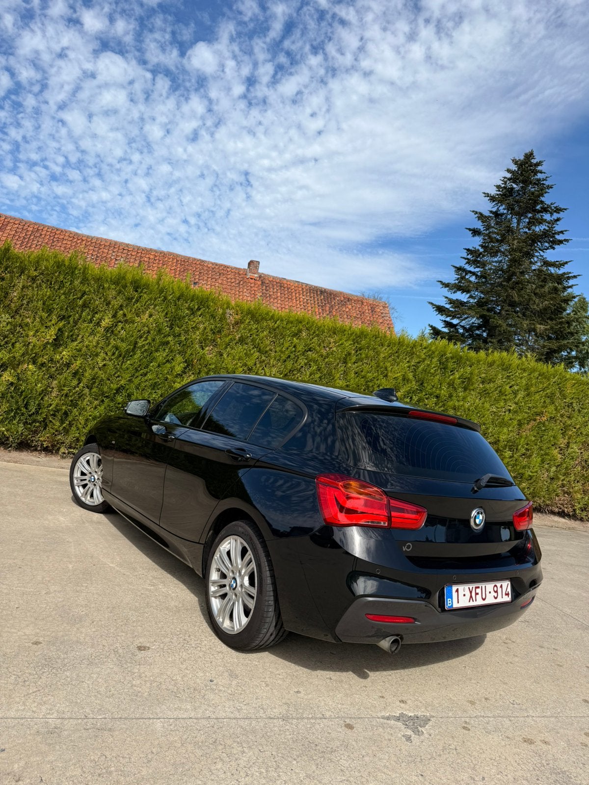 Bmw 1 serie 116i - M packet, 1498 cc, 4 cilinders, Alcantara, Zwart