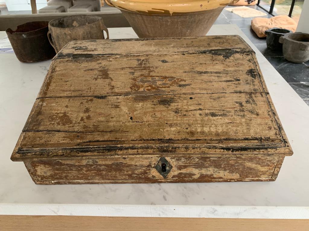 Ancienne boîte en bois avec couvercle patiné, Antiquités & Art, Enlèvement