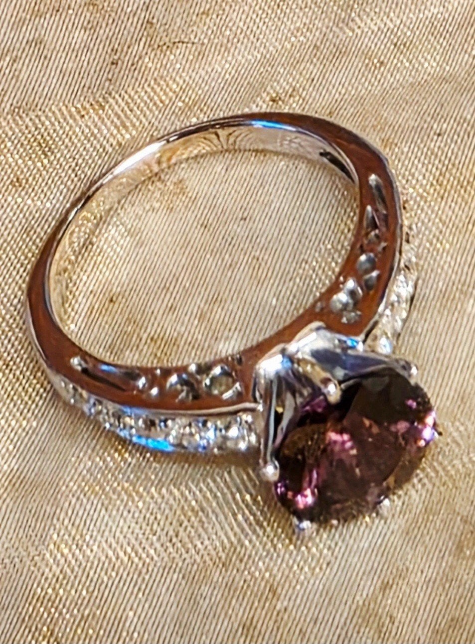 Exclusieve ring met spinel 2,40kt en diamanten, Ophalen of Verzenden, Goud, Goud