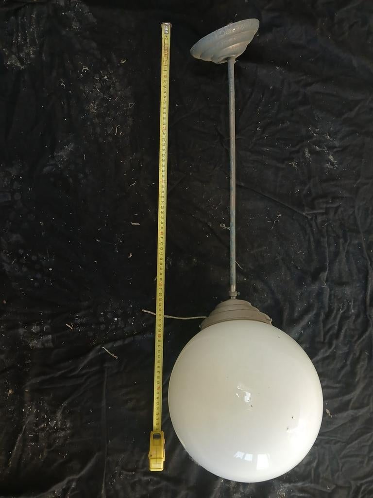 VINtage hanglamp met opaalglazen bol, Huis en Inrichting, Ophalen