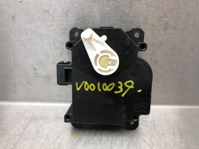 ACTIONNEUR MOTEUR VOLET CHAUFFAGE Mitsubishi Colt (Z2 / Z3), Utilisé, Mitsubishi