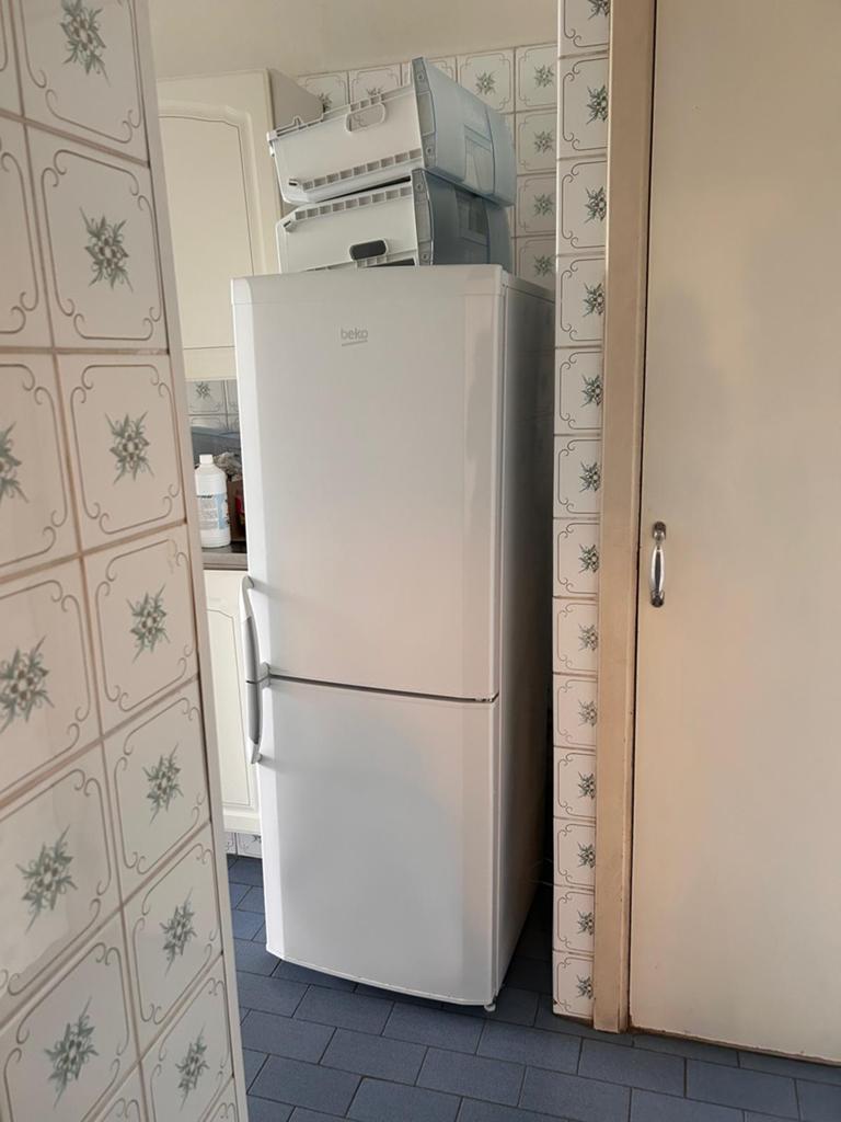 Frigo combiné congélateur Béko, Enlèvement ou Envoi, Comme neuf, Avec compartiment congélateur