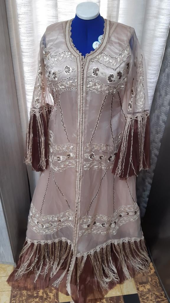 Robe orientale, Enlèvement
