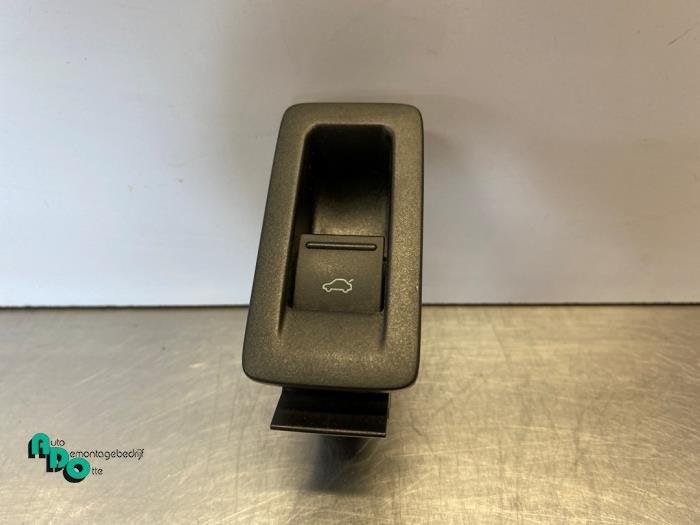 Commutateur hayon d'un Volkswagen Scirocco (Scirocco 09-), Volkswagen, -, 3 mois de garantie, Utilisé